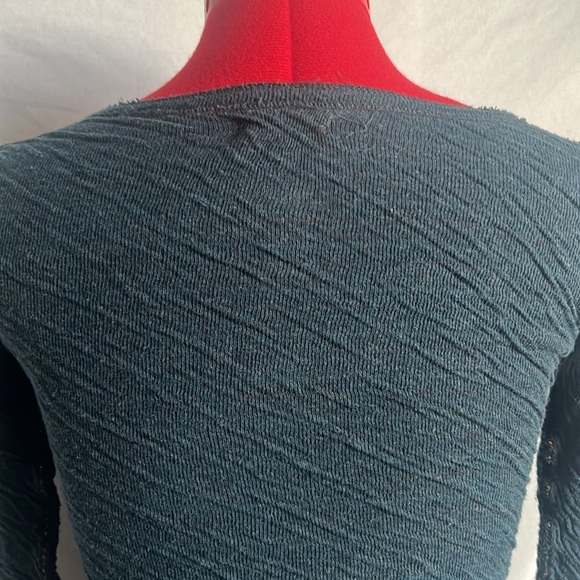 TNA textured v neck long sleeve light knit sweater - Picture 5 of 8